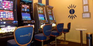 Simbol keamanan digital dan perlindungan data di platform hiburan online